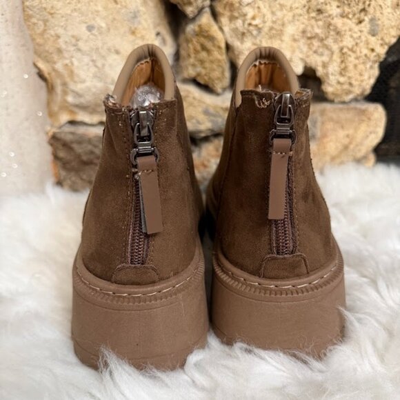 Brown Faux Suede Platform Winter Boots – Warm Lined, Size 8 - Picture 6 of 9